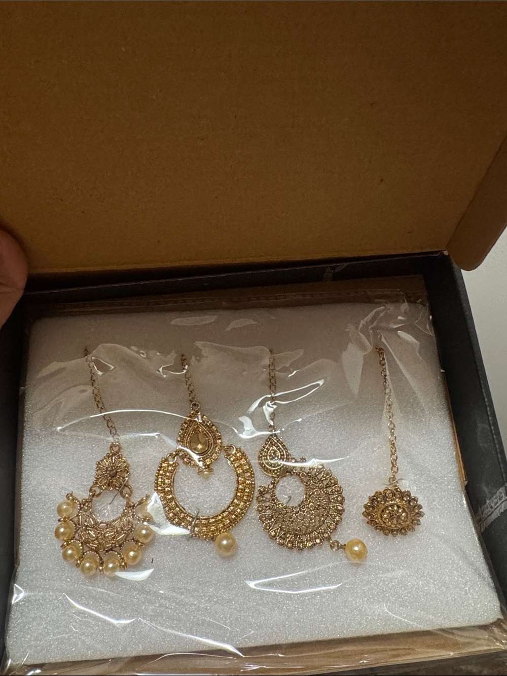 Gold-Tone Pearl Accent Women’s Pendant Jewelry Set